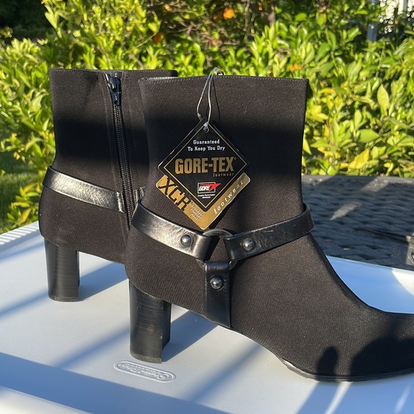 Stuart Weitzman Gore-Tex heeled boots - Picture 2 of 6